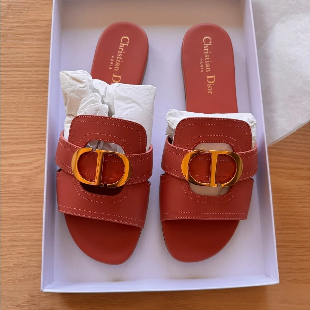 New - Dior Dusty-Pink 30 MONTAIGNE Leather Slide Sandals with Gold 'CD' Buckle